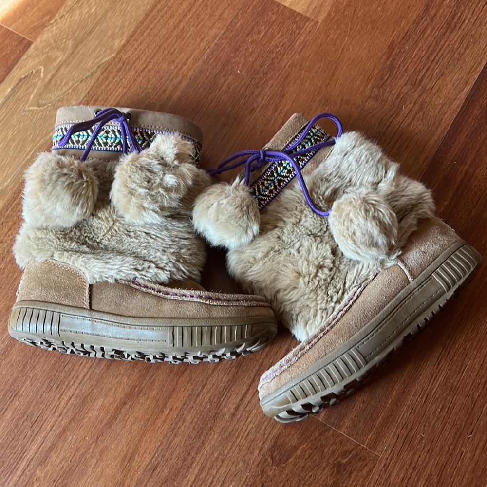 Bear Paw boots size 2